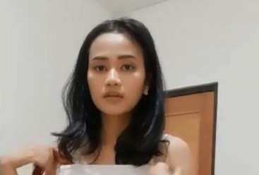 Mbak Femil Pramugari Mandi Live Show