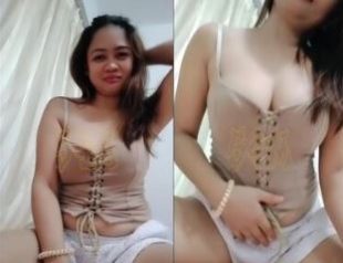 Miss Vhifi Lepas Baju Colmek Ngangkang Desah Enak Doi